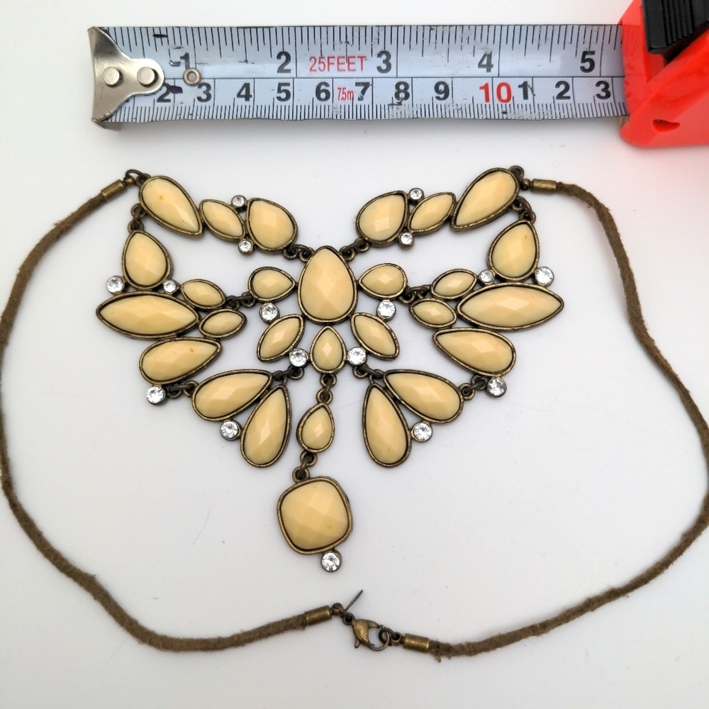 Vintage Cream Bibb Statement Necklace - Picture 10 of 16
